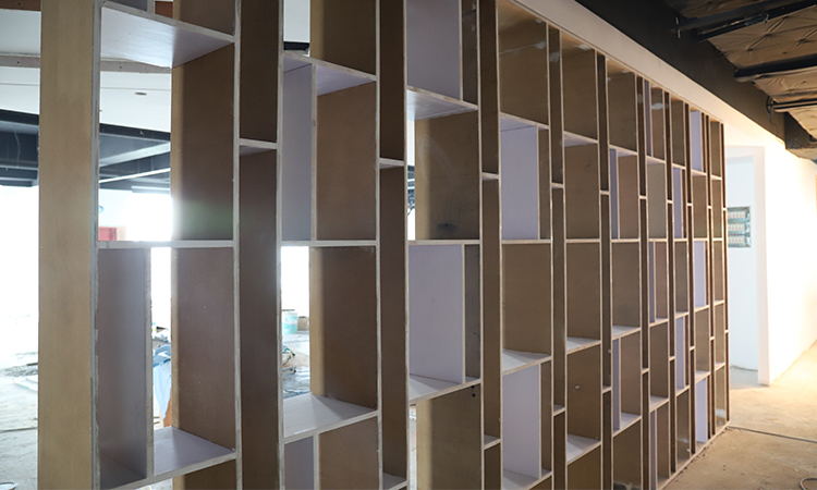 午夜AV免费观看