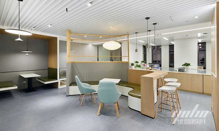 午夜AV免费观看